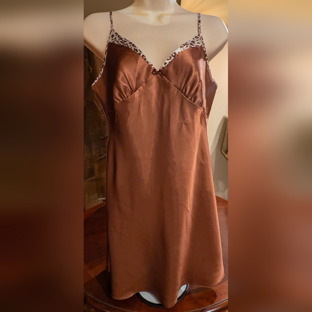 EUC Jones New York Elegant Brown Satin Chemise with Leopard Trim, Size Medium